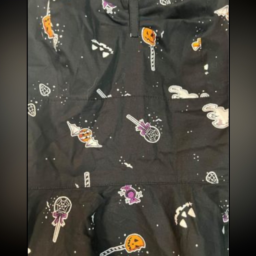 Brand new halloween dress, wore once and realized it was too small!!!
